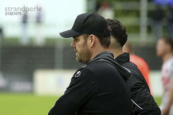 Take a close look: Coach Mario Klotz (Villingen 08) at the match of the OL BaWü: 23-24  matchday 34  FC 08 Villingen  CFR Pforzheim