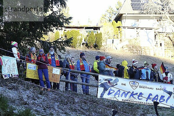 Mum Barbara (left) and dad Alfred Rießle (with beard) were of course also there for the last competition at the FIS Nordic Combined World Cup Schonach 2024