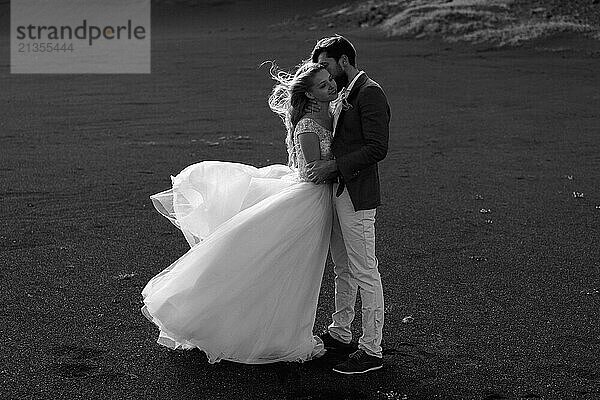 Wedding couple in the mountains of Iceland