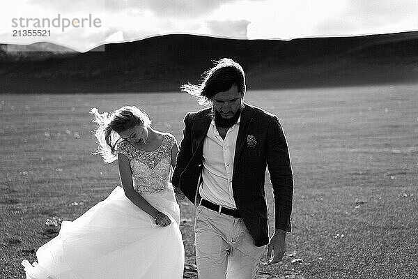 Wedding couple in the mountains of Iceland