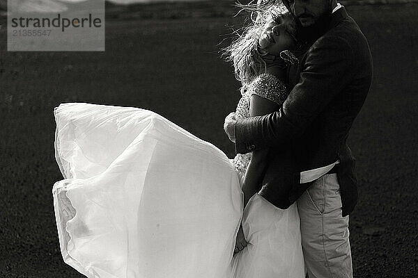 Wedding couple in the mountains of Iceland