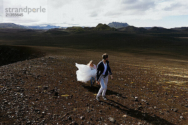 Wedding couple in the mountains of Iceland