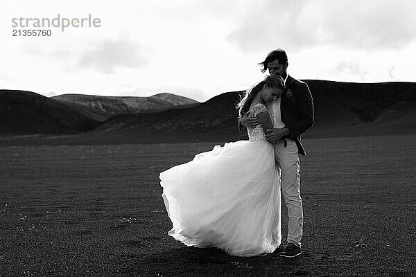 Wedding couple in the mountains of Iceland