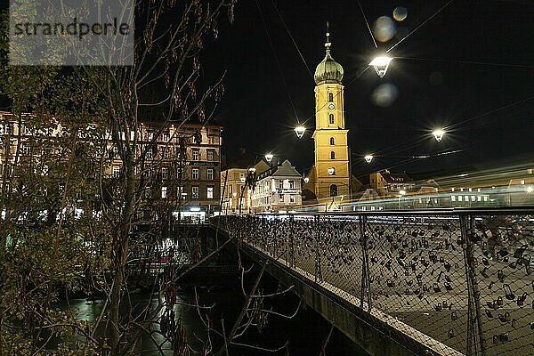 Mur Bridge and Franciscan Church  night shot  Graz  Styria  Austria  Europe