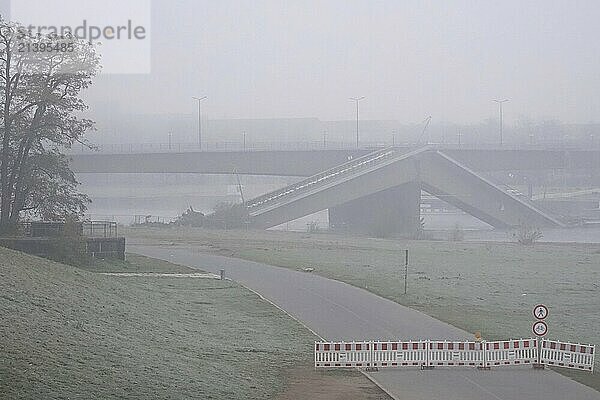 Partially collapsed Carola Bridge  fog  autumn  Dresden  Saxony  Germany  Europe