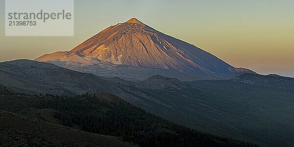 Panorama from east over the Teide National Park  Parque Nacional del Teide  to Pico del Teide  3715m  at sunrise  Tenerife  Canary Islands  Spain  Europe