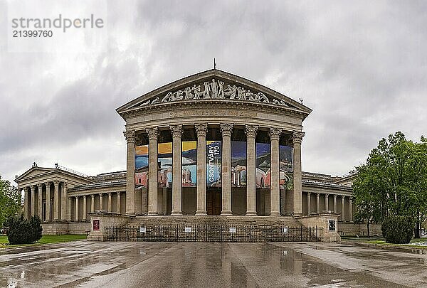 A picture of the Museum of Fine Arts of Budapest