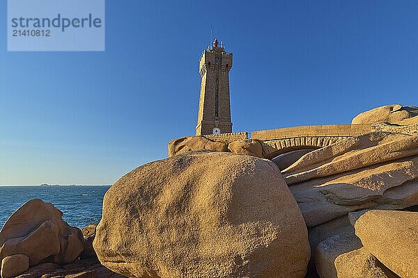 Lighthouse  Phare de Mean Ruz or Phare de Ploumanach  Ploumanach  Cote De Granit Rose  Departement Cotes-d Armor  Bretange  France  Europe