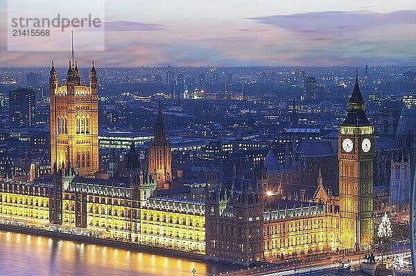 Elevated view of the Houses of Parliament at dusk  London  England  United Kingdom  Europe