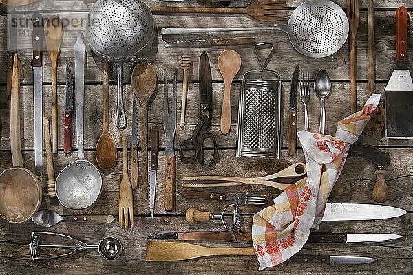 Old and various accessories for the preparation of food