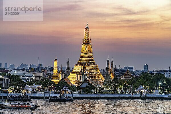 The Buddhist temple Wat Arun or Temple of Dawn and the Chao-Phraya River at dusk  Bangkok  Thailand  Asia