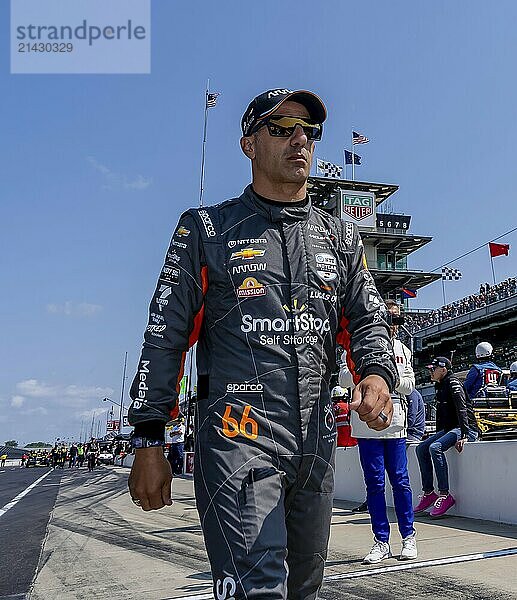 INDYCAR driver  TONY KANAAN (66) of Salvador  Brazil and his Arrow McLaren Chevrolet team  prepare to qualify for the Indianapolis 500 at the Indianapolis Motor Speedway in Indianapolis  IN  USA  North America