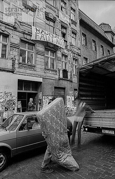 Germany  Berlin  17 October 1991  squatted house at Rigaer Straße 83  relocation  Europe