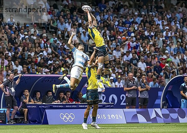 Jul 25  2024-Paris  FRA  Men?s Pool B Rugby Seven: Team Australia back Ben Dowling (2) (AUS) fights for the ball during the match between Team Australia (AUS) against Team Argentina (ARG) at the Paris 2024 Olympic Games at Stade de France in Saint-Denis  France. Australia wins the match 14-22