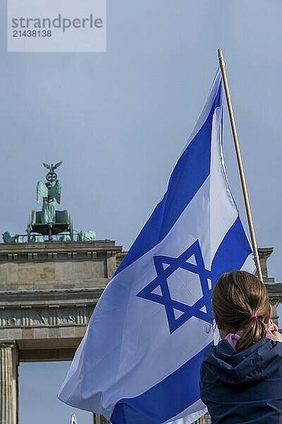 Germany  Berlin  22 October 2023  Solidarity rally for Israel. Rally Standing up against terror  hatred and anti-Semitism  in solidarity and compassion with Israel in front of the Brandenburg Tor in Berlin. A broad civil society alliance had invited all democratic parties in the Bundestag  the German Trade Union Confederation and Employers' Association  the Central Council of Jews  the Protestant and Catholic churches and the Muslim organisation Alhambra  Europe