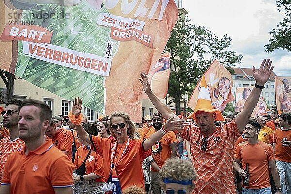 06/07/2024  Berlin  Germany  Europe  Fans of the Dutch national football team celebrate on a fan walk in front of the quarter-final match against Turkey during the European Football Championship UEFA EURO 2024  Europe