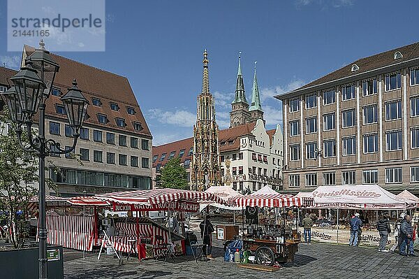 Nuremberg Main Market with Market Stalls and the Beautiful Fountain  Nuremberg  Middle Franconia  Bavaria  Germany  Europe