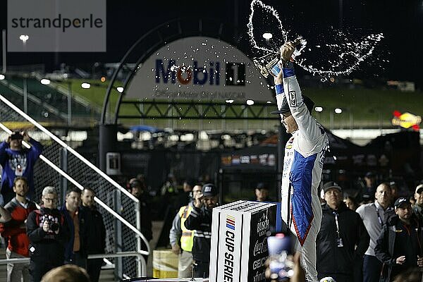 Kyle Larson wins the AdventHealth 400 in Kansas City  KS  USA  North America