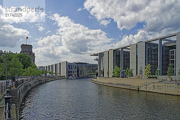 Mitte  Fluß  Spree  Marie-Elisabeth-Lüders-Haus  Paul-Löbe-Haus  Reichstagsgebäude