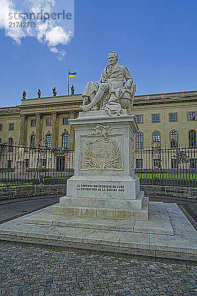 Mitte  Humboldt-Universität  Denkmal  Alexander von Humboldt  14.09.1769 - 06.05.1859