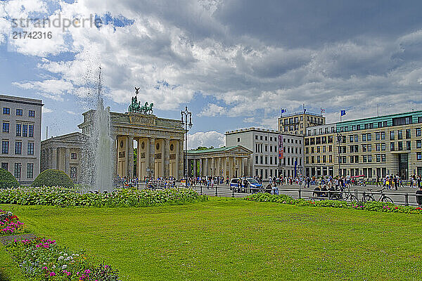 Mitte  Springbrunnen  Brandenburger Tor