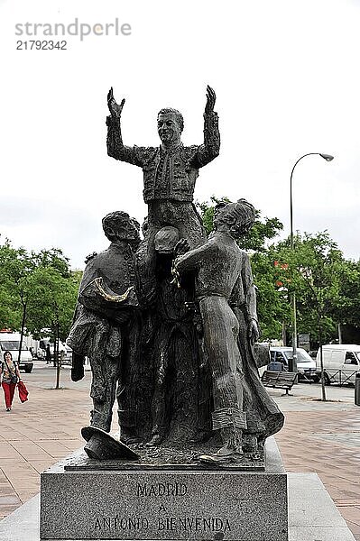 Madrid  Spain  Europe  Bronze statue of Antonio Bienvenida surrounded by other figures  Las Ventas bullring  Plaza de Toros Las Ventas  Europe