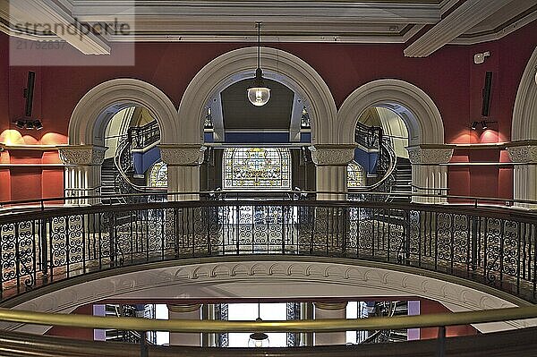 Queen Victoria Building inside without people during Corona times