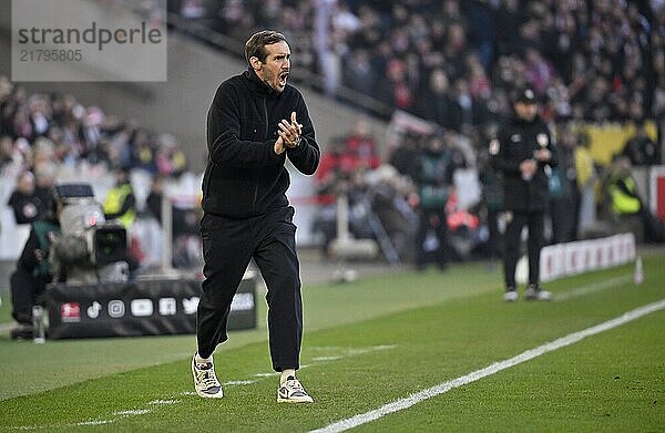 Coach Julian Schuster SC Freiburg SCF on the sidelines Gesture Gesture Clapping his hands in encouragement  applause MHPArena  MHP Arena Stuttgart  Baden-Württemberg  Germany  Europe